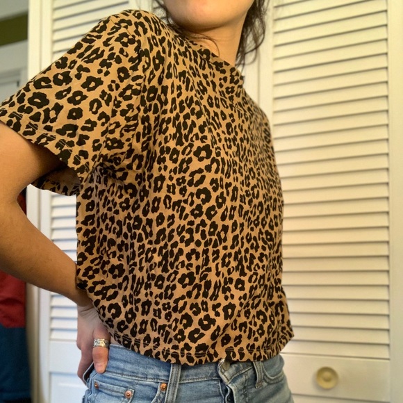 π cheetah print top π - Picture 2 of 4